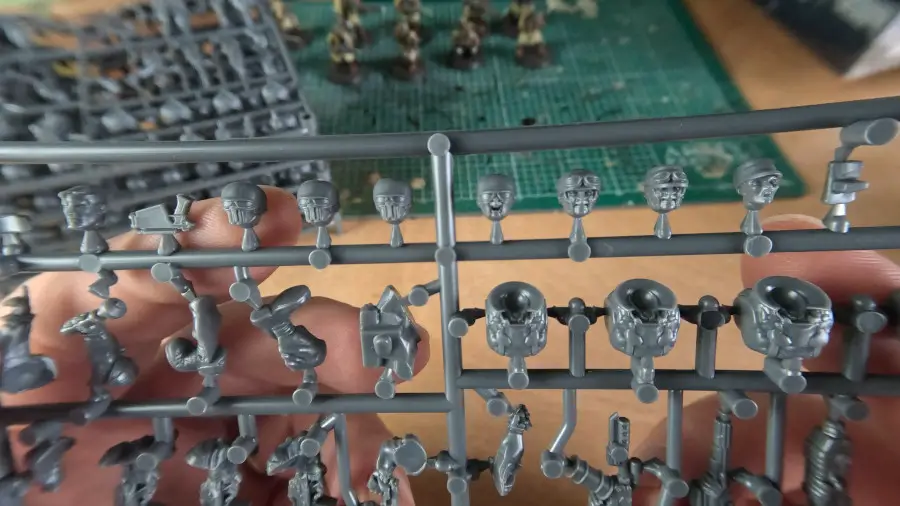 close up of heads on raumjager sprue